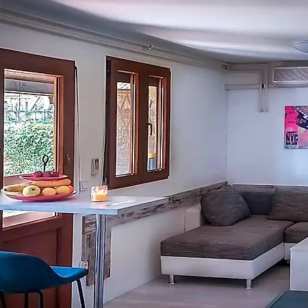 Kompleks wypoczynkowy Poolside Compact Family Lea *