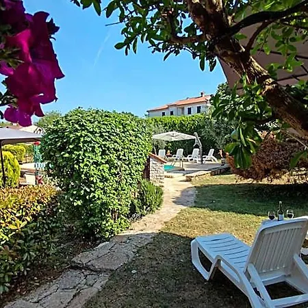 Poolside Compact Family Lea Park za odmor