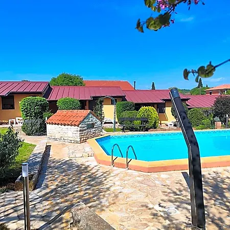 Szálloda Poolside Compact Family Lea Rovinj